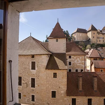 La Du 10 - With View On The Canal And The Castle *