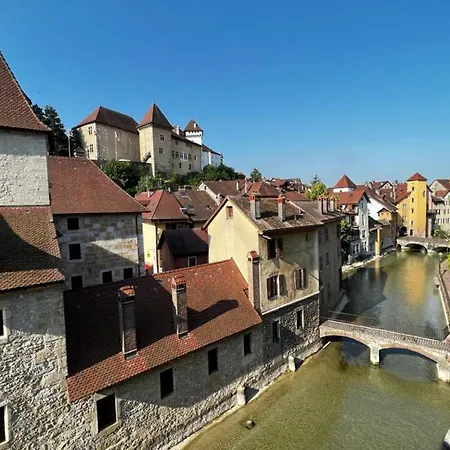 La Du 10 - With View On The Canal And The Castle Lejlighed
